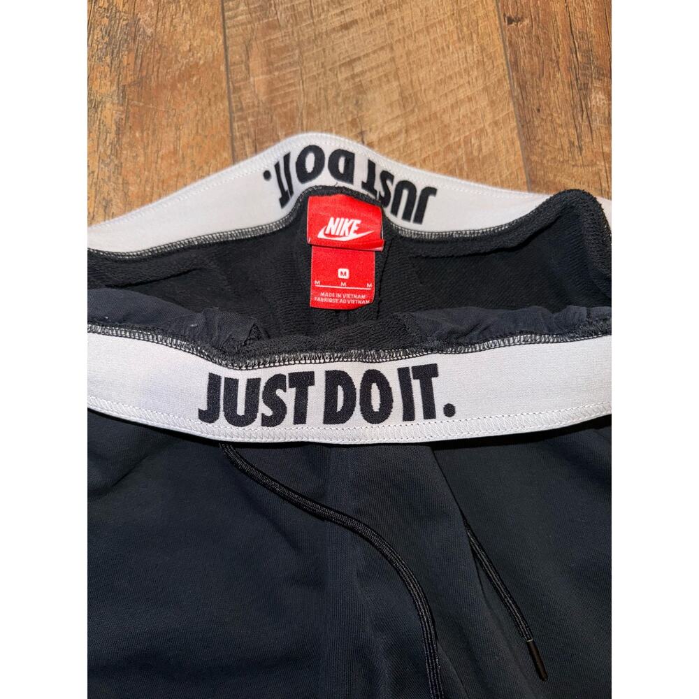 Women’s Nike Sweatpants Sz Medium